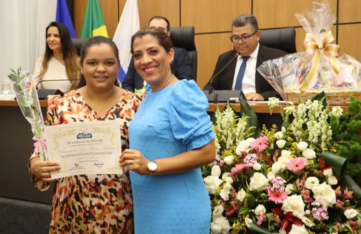Vereadora Elaine Rocha homenageia as mulheres de sua vida em sessão solene