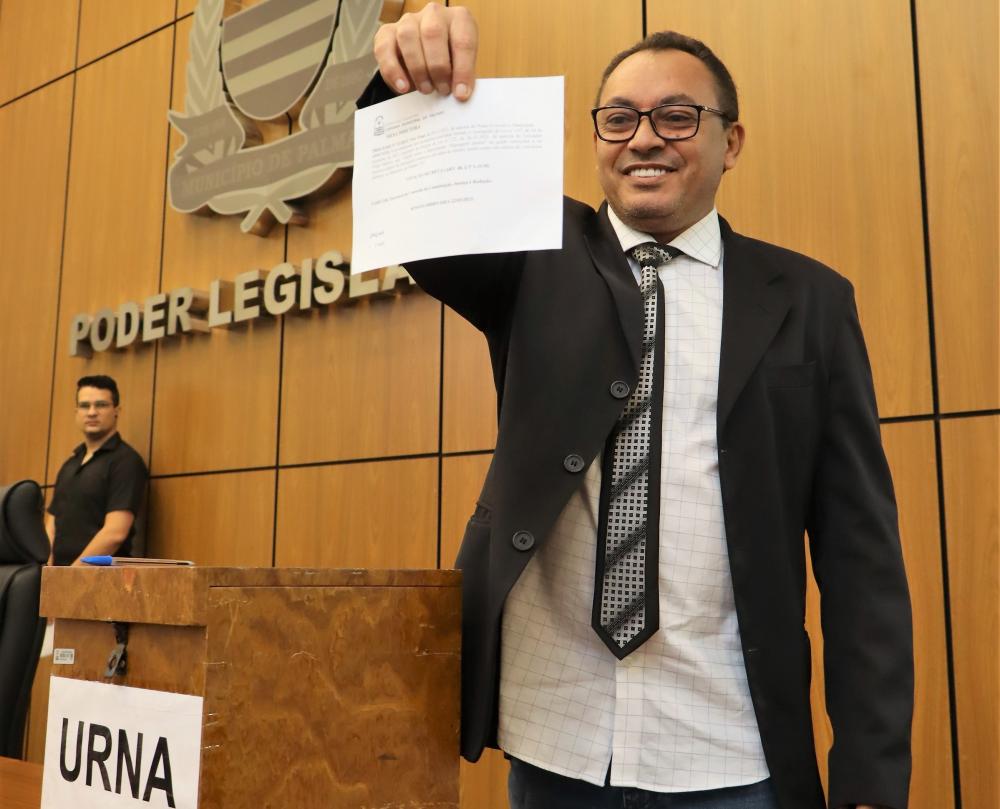 Vereador Marilon Barbosa vota contra a utilização de linguagem neutra nas escolas 