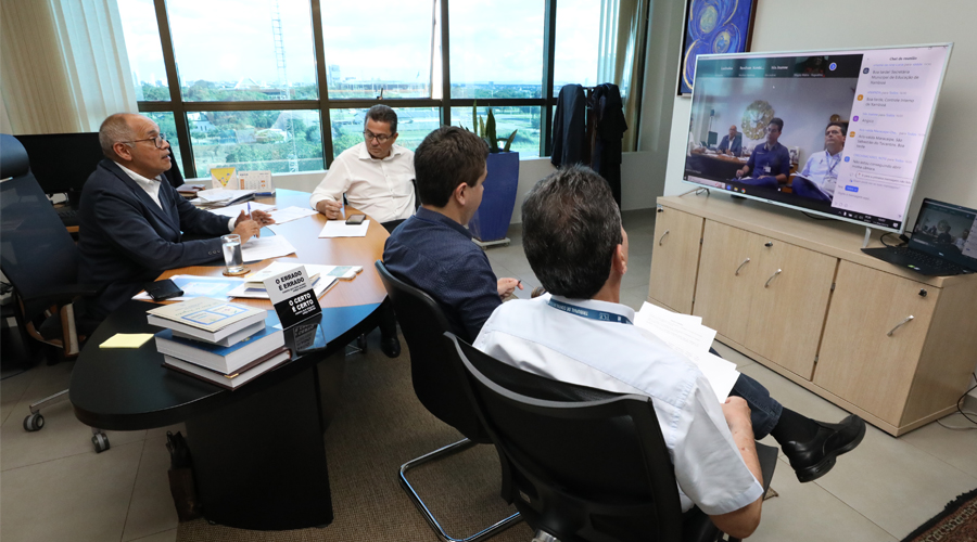 Secretários de educação do Bico do Papagaio participam de reunião técnica com TCE-TO