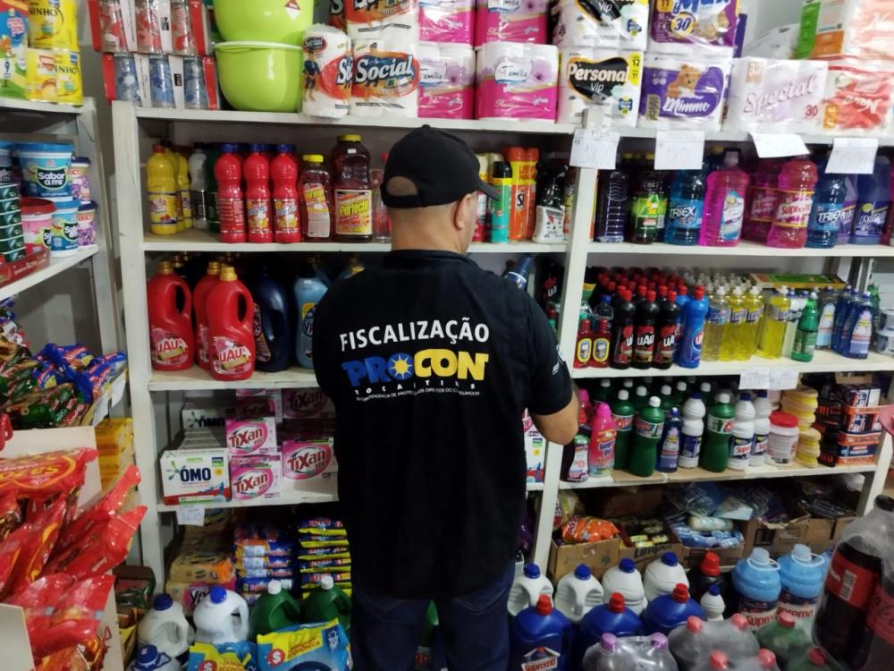 Operação do Procon Tocantins apreende mais de 2.800 produtos vencidos