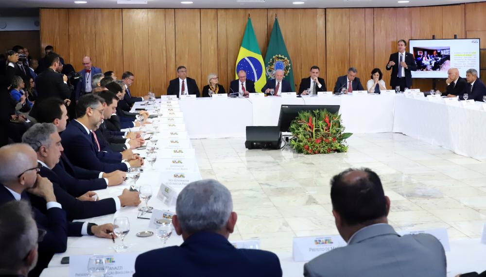 Laurez Moreira participa de encontro com o presidente da república para discutir segurança nas escolas