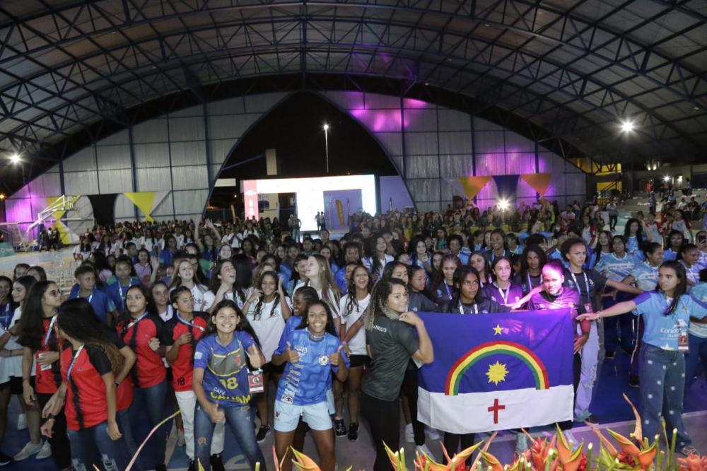 Alegria e emoção marcam a cerimônia de abertura da 9ª edição do Campeonato Brasileiro Escolar de Futebol Feminino, em Palmas