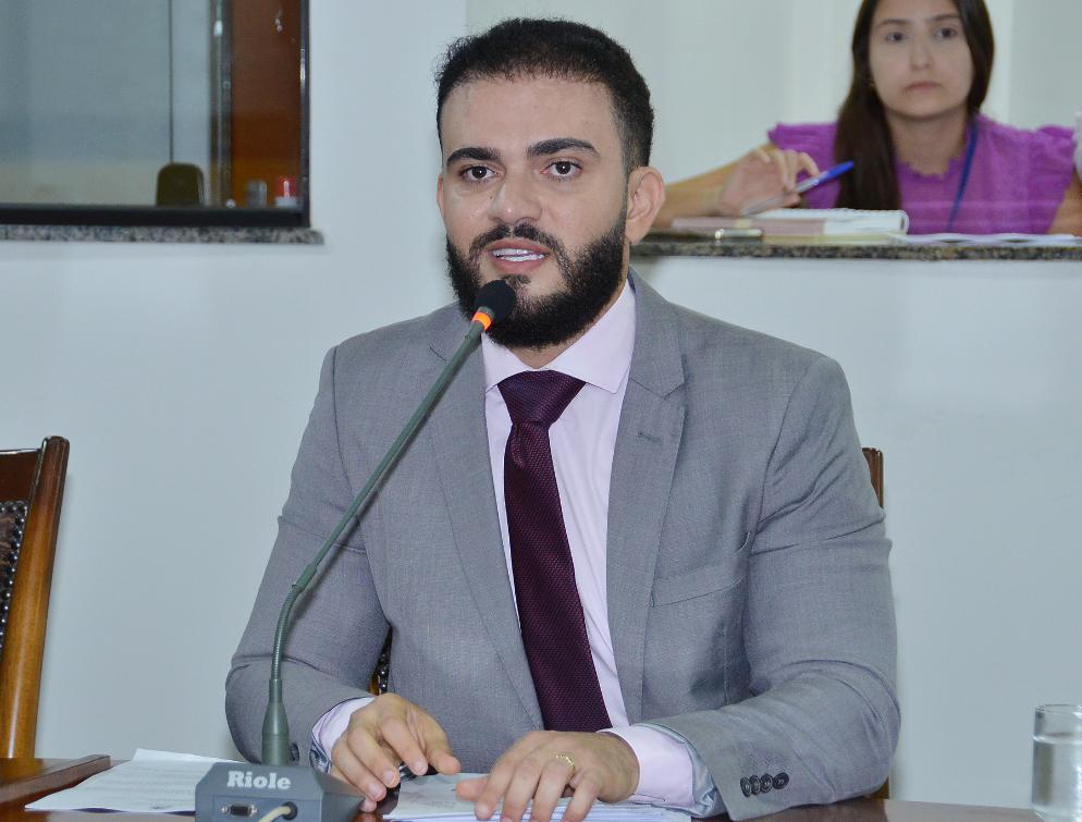 Deputado Léo Barbosa quer conscientizar servidores da saúde sobre mudanças de regras em procedimentos cirúrgicos