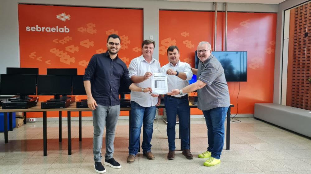 Sebrae entrega 10 computadores para o Hospital de Amor de Palmas