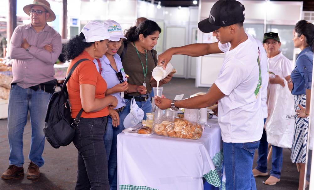 Agrotins: Agricultura familiar expõem produtos 
