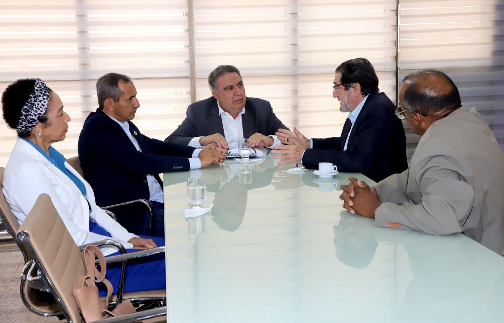 Laurez Moreira, recebe representantes do Ministério da Saúde e presidente do Conselho Estadual de Saúde do Tocantins