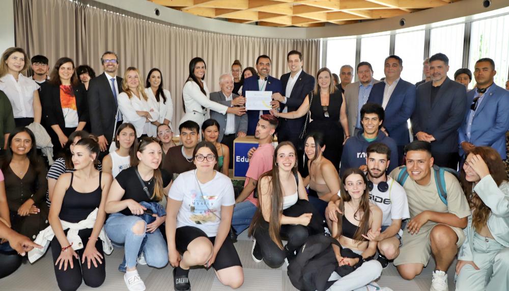 Governador Wanderlei Barbosa firma acordo para intercâmbio de jovens trabalhadores em Barcelona