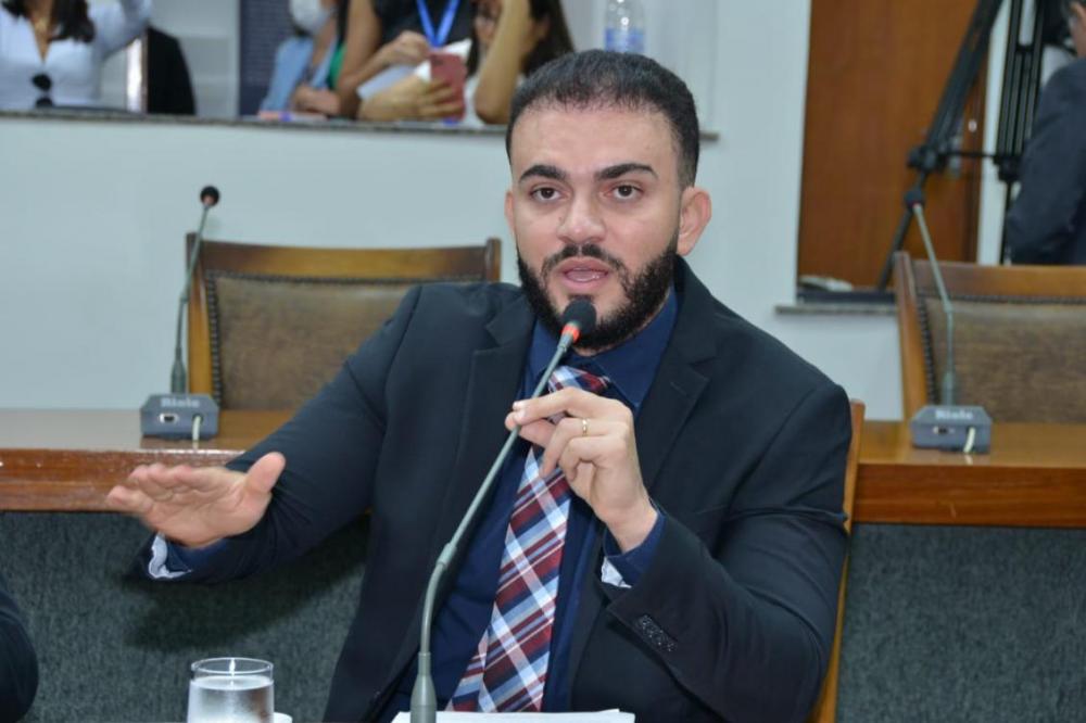 Deputado Léo Barbosa, propõe Projeto de Lei que visa impedir a suspensão ou cancelamento de planos de saúde para pessoas com autismo