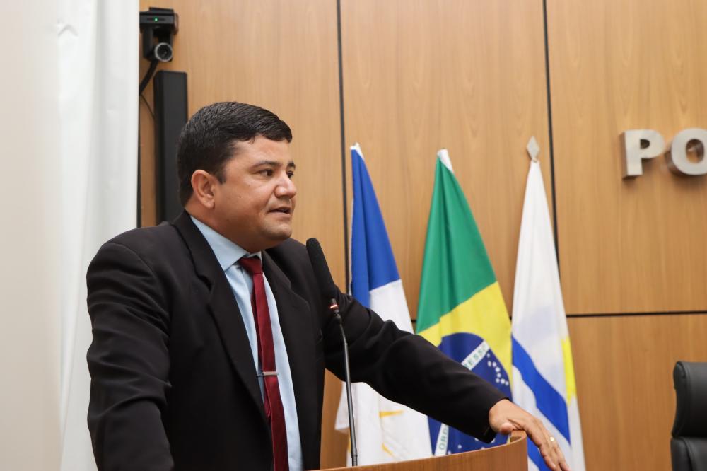 Rogério Freitas solicita melhorias na iluminação pública de Taquari