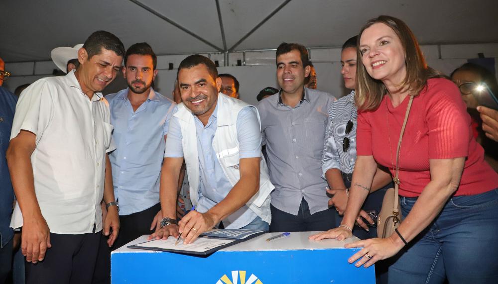 Wanderlei Barbosa inaugura obras e assina ordem de serviço para pavimentação da rodovia que liga Taipas a Conceição do Tocantins