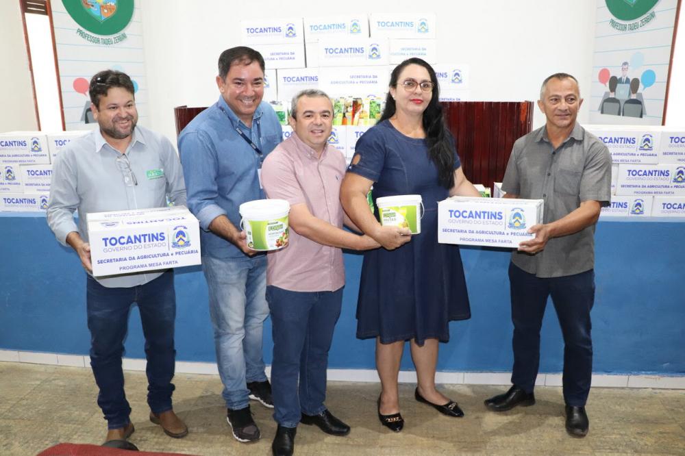 Prefeitura de Porto Nacional entrega kits de sementes para a plantação de hortaliças