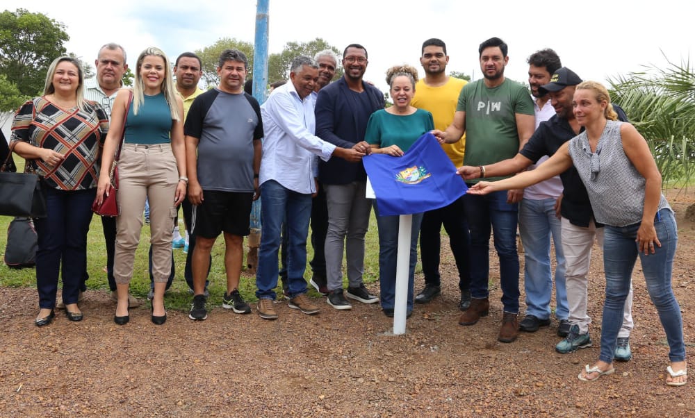 Prefeitura de Gurupi inaugura campo de futebol society na Escola Municipal Elizeu de Carvalho, no Setor Industrial