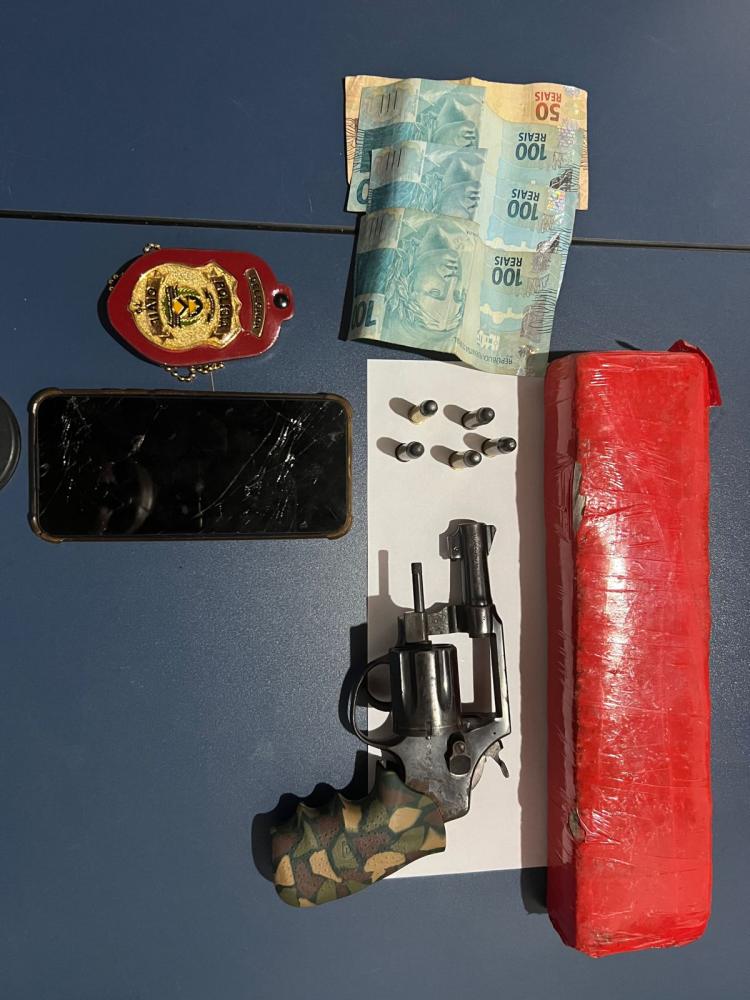 Homem é preso por tráfico de drogas e porte ilegal de arma de fogo