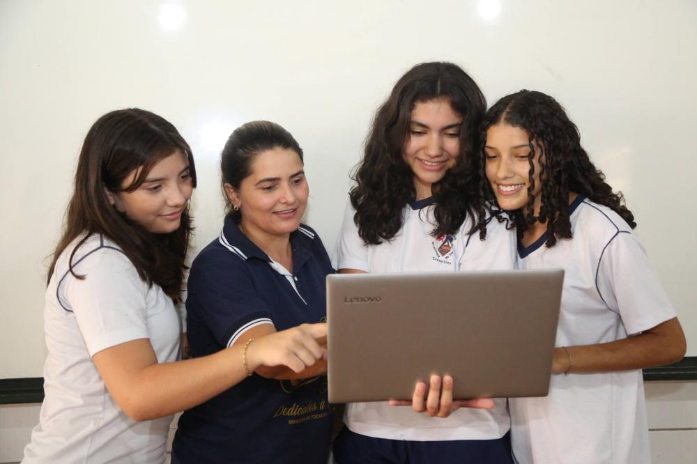 Programa Futuras Cientistas oferece 470 vagas para estudantes e professoras do Ensino Médio de escolas estaduais com bolsa-auxílio de R$ 483