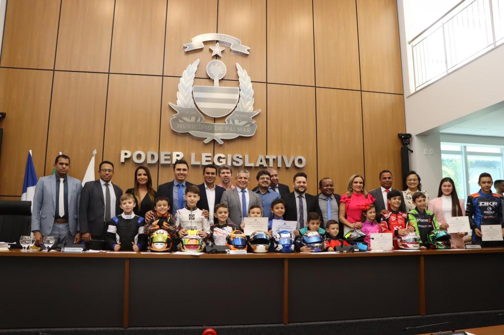 Pilotos de Kart da capital recebem voto de congratulações na Câmara de Palmas