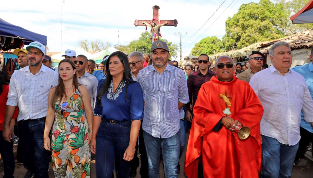 Governador Wanderlei Barbosa participa de missa no Senhor do Bonfim