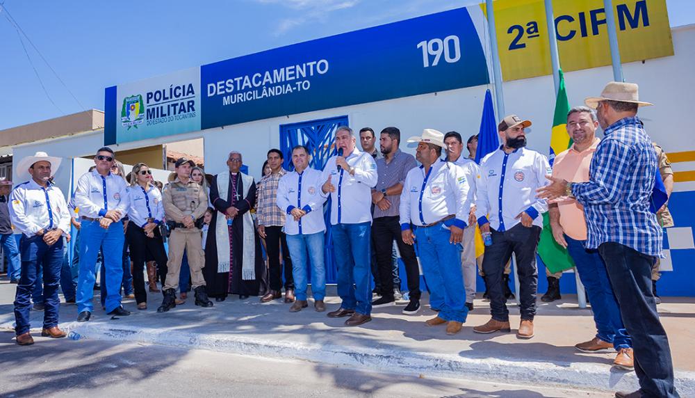 Vice-governador Laurez Moreira entrega obras durante comemoração dos 32 anos de Muricilândia