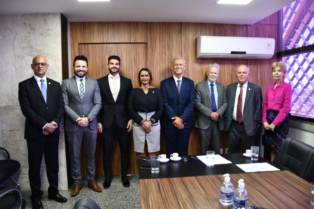 TRE-TO dá posse a juiz substituto