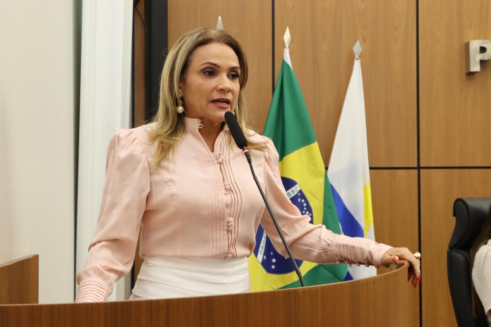 Vereadora Laudecy Coimbra alerta sobre malversacão de recursos públicos e conteúdo inapropriado no Festival Gastronômico de Taquaruçu