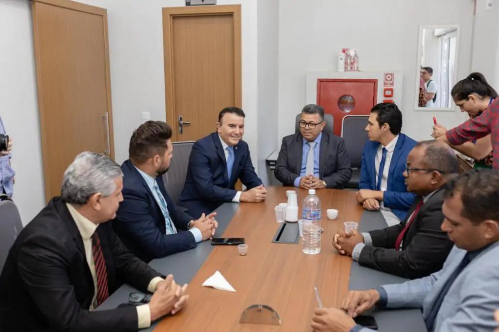 Movimentações política de Eduardo Siqueira Campos mostra que ele está buscando fortalecimento no meio político 