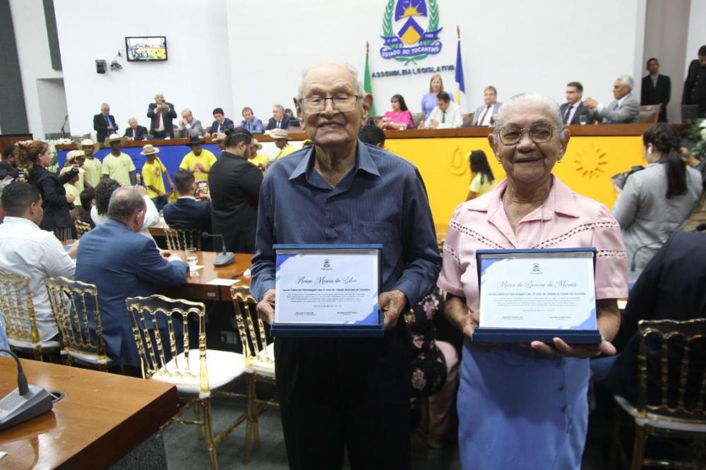 Pioneiros de Taquaruçu, Anízio Moura e dona Socorro recebem homenagem na Assembleia Legislativa