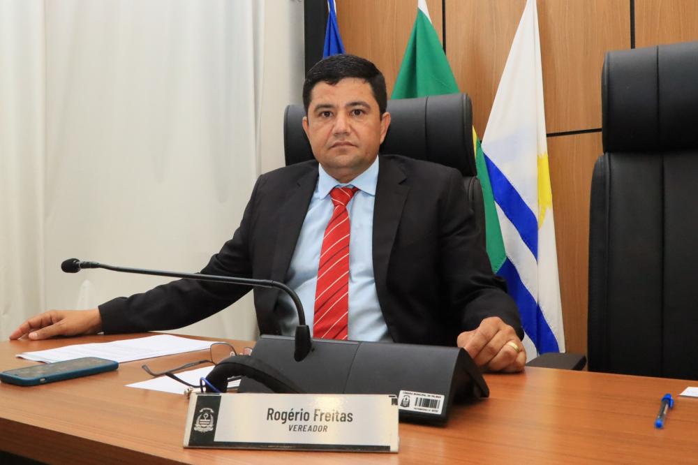 Vereador Rogério Freitas solicita revitalização da Praça no Jardim Aureny I