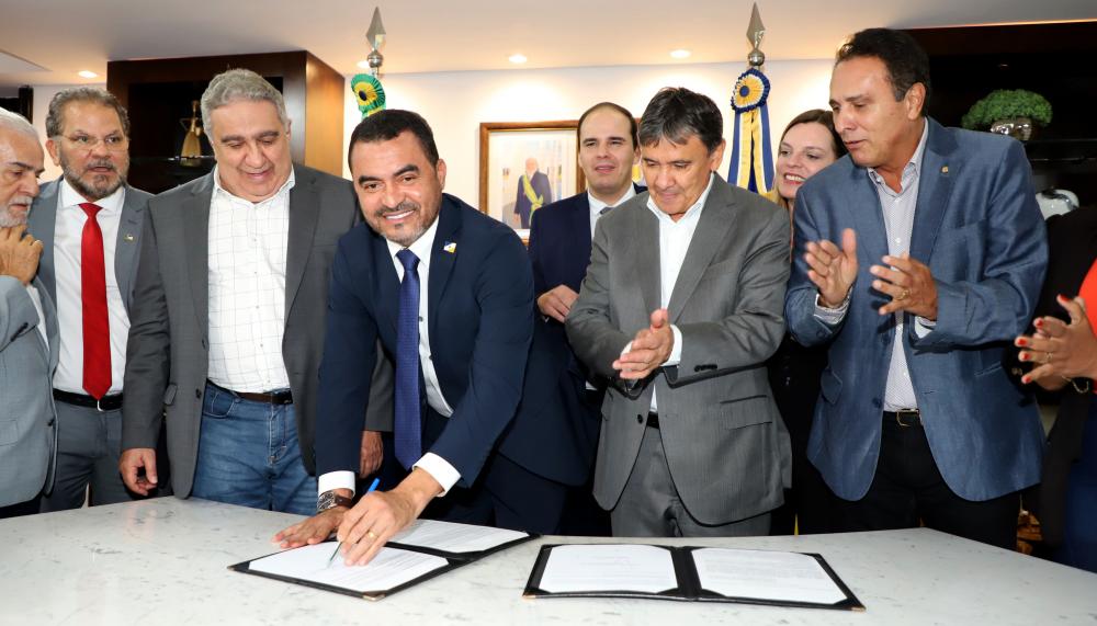 Governador Wanderlei Barbosa recebe ministro Wellington Dias no Palácio Araguaia, que anuncia a liberação de R$ 5,6 milhões para aquisição de alimentos no Estado