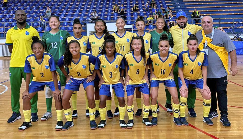 Time de futsal feminino do Colégio Estadual Guilherme Dourado enfrenta a França nesta segunda-feira, 16, na final do Mundial Escolar