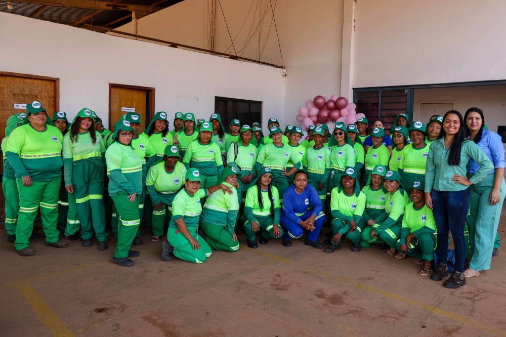 Palmas: Mulheres da limpeza urbana participam de palestra educativa sobre câncer de mama