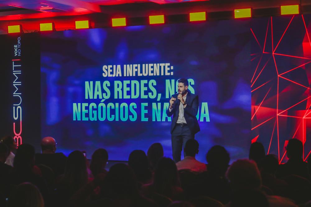 Alex Monteiro lança Manual da Influência, nesta terça, 7, em Palmas