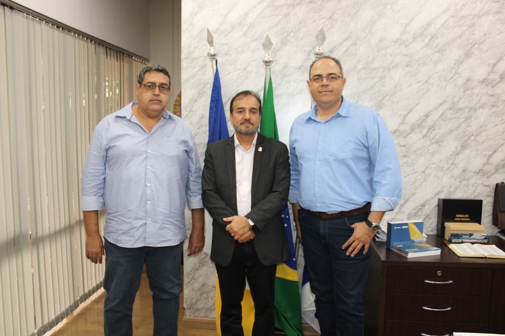 Empresários do ramo têxtil visita Secretaria da Indústria, Comércio e Serviços para apresentação do projeto de instalação da empresa no Tocantins 