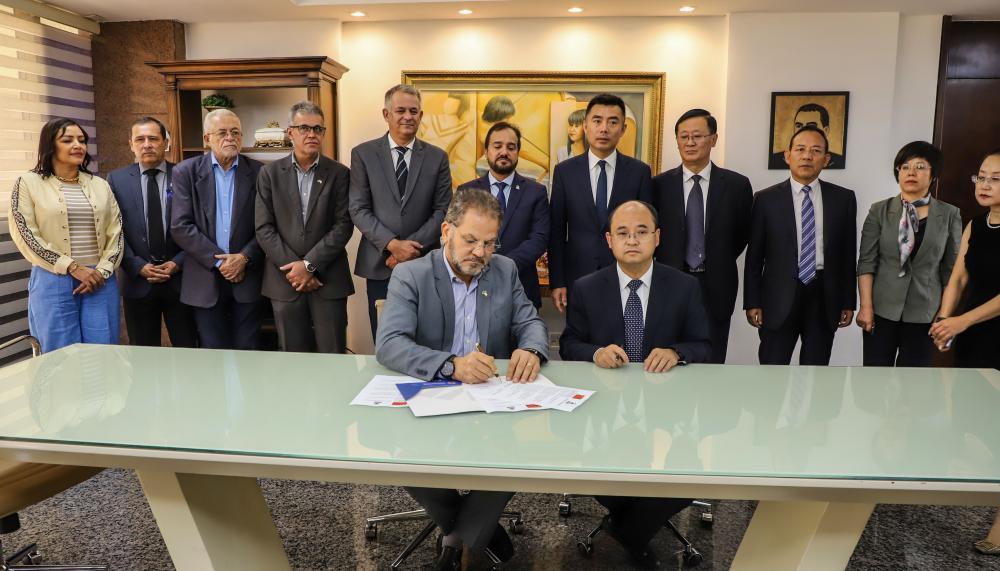 Governo do Tocantins recebe comitiva chinesa e assina carta de intenções para investimentos no Estado