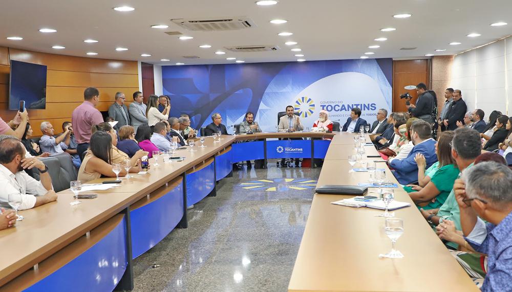 Governo do Tocantins fomenta economia com destinação de quase R$ 2 milhões para campanha de Natal do comércio