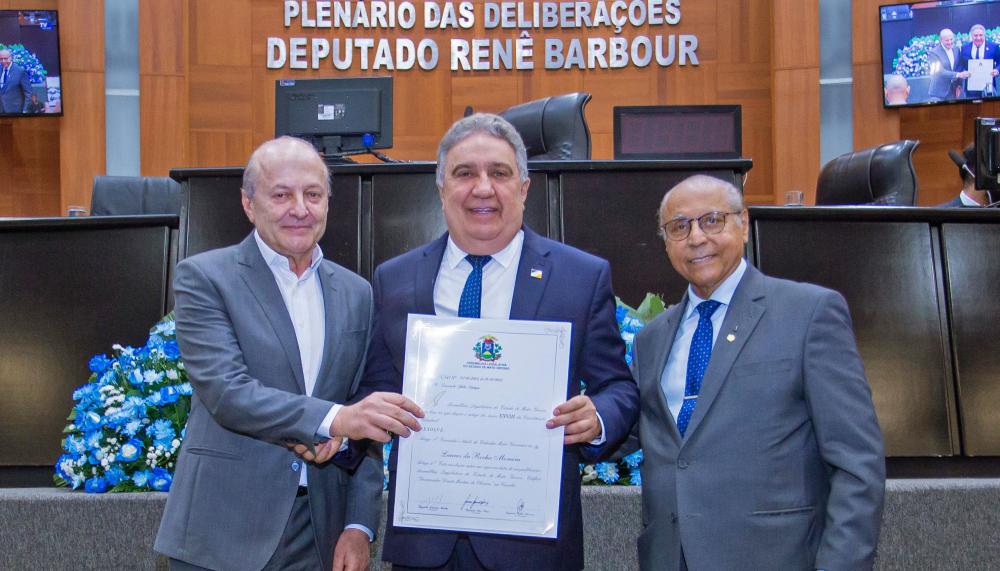 Governador em exercício, Laurez Moreira, é homenageado com Título de Cidadão Mato-Grossense