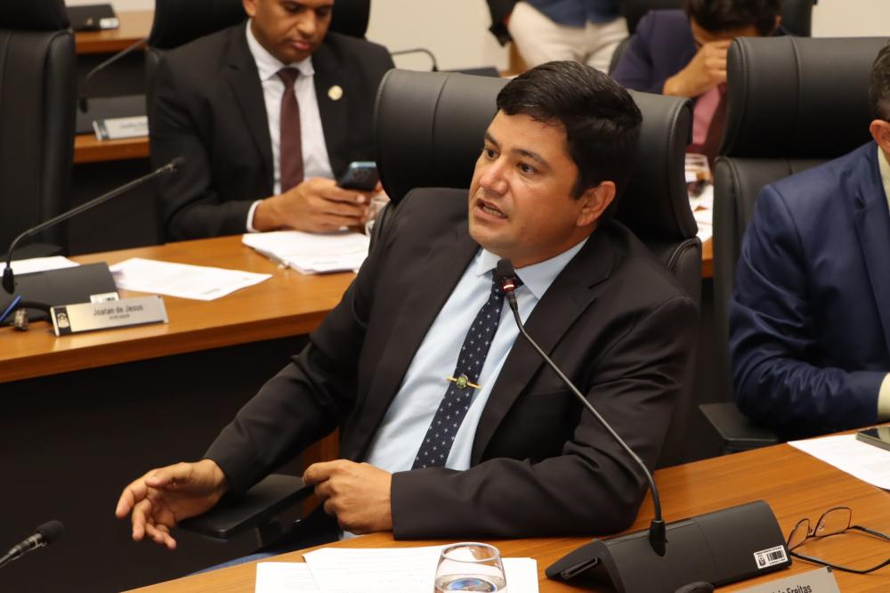 Rogério Freitas solicita melhorias para iluminação dos Bairros Vale do Sol e Santa Fé