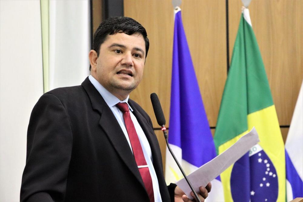 Ação de limpeza para Avenida do Jardim Aureny III é solicitada por Rogério Freitas