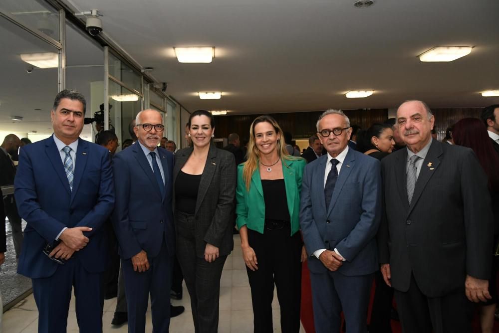 Cinthia Ribeiro participa de ato em Brasília e reitera a importância da democracia