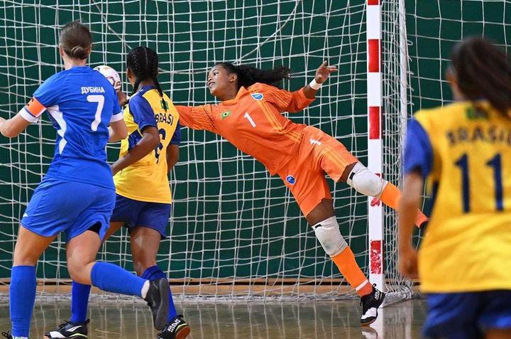Estudante-atleta tocantinense é contratada para jogar em time de futsal feminino de São Paulo