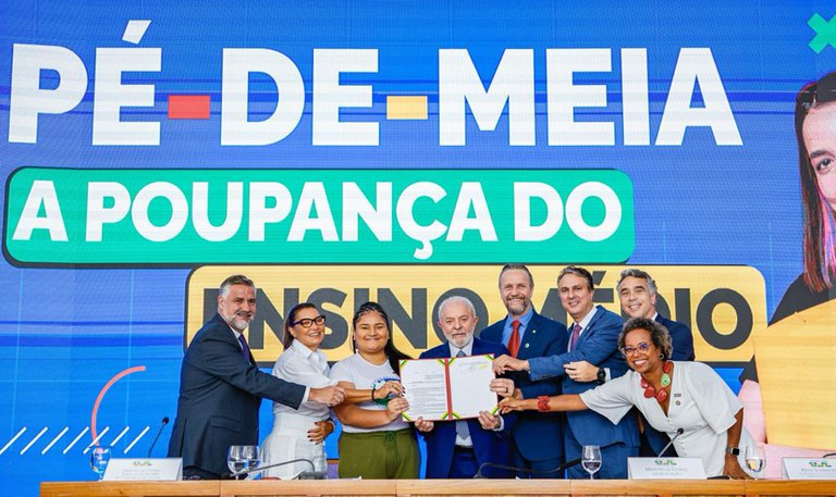 Alunos do Ensino Médio poderão receber até R$ 9,2 mil pelo programa Pé de Meia