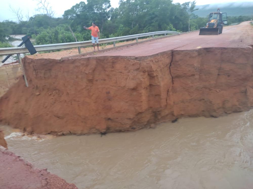 Chuvas fortes arrastam bueiros e destroem pontes em rodovias na região sul do Tocantins