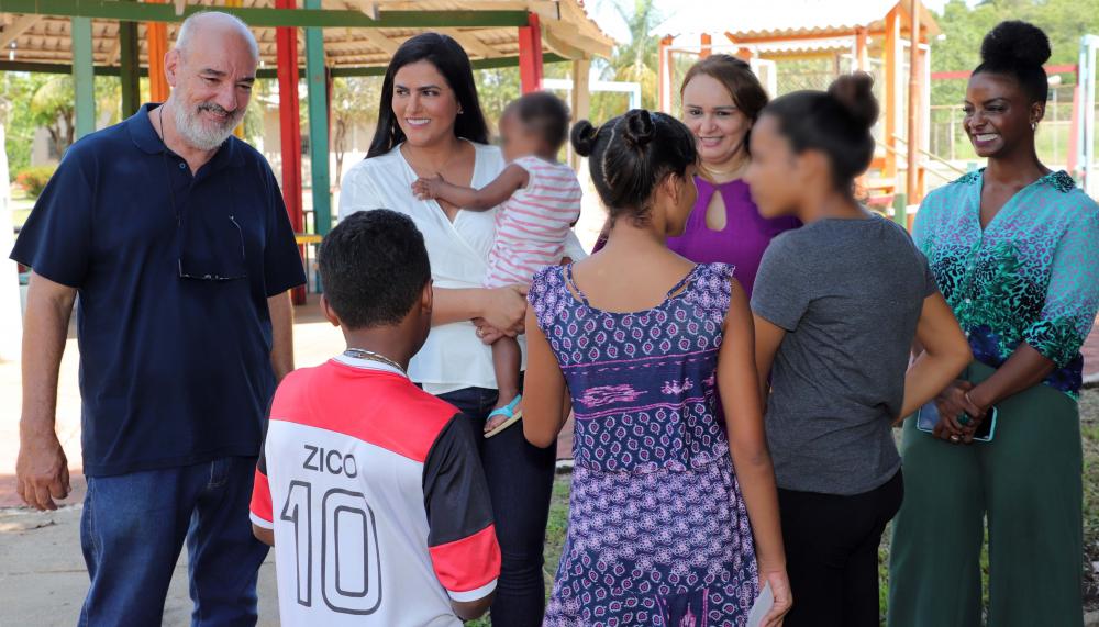 Primeira-dama Karynne Sotero visita lar de acolhimento referência em atender crianças e adolescentes em situação de risco