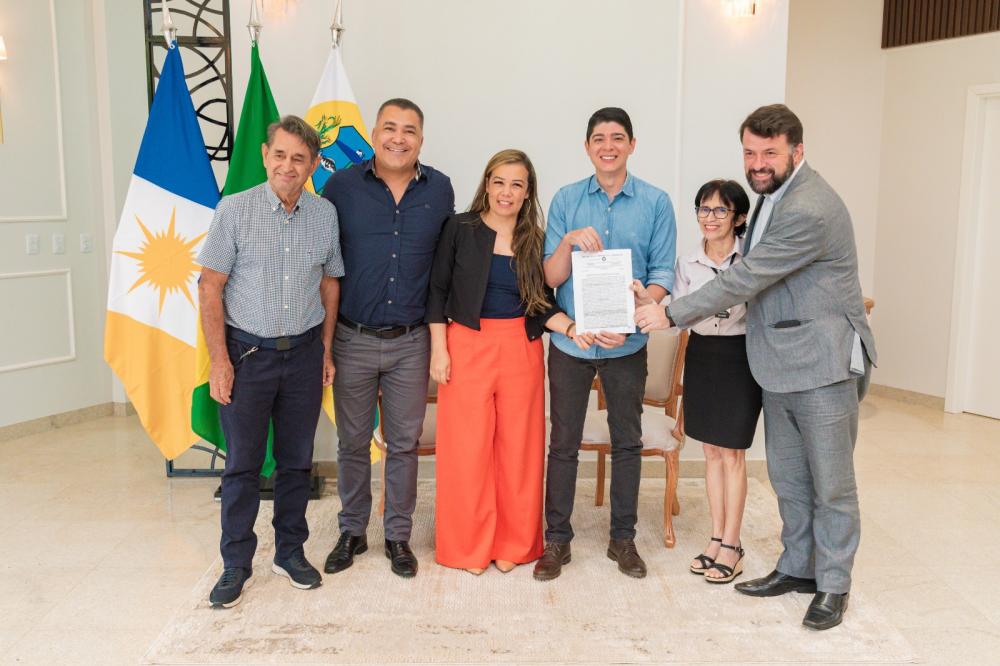 Em Paraíso: Prefeito Celso Morais assina escritura para doação de área pública para Unirg