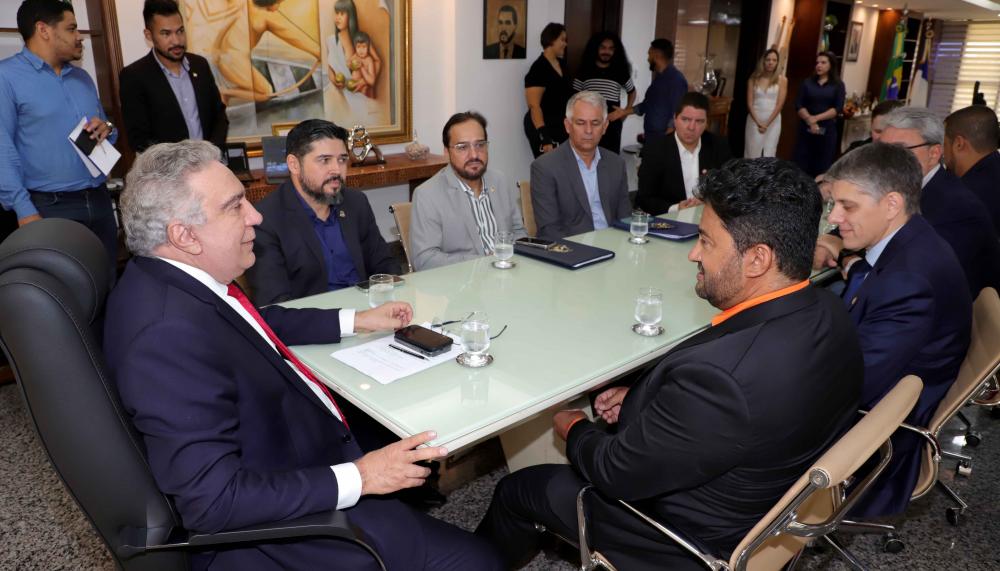 Governador em exercício Laurez Moreira reúne-se com empresas para tratar de tecnologia que melhora a conectividade e gera impacto na economia