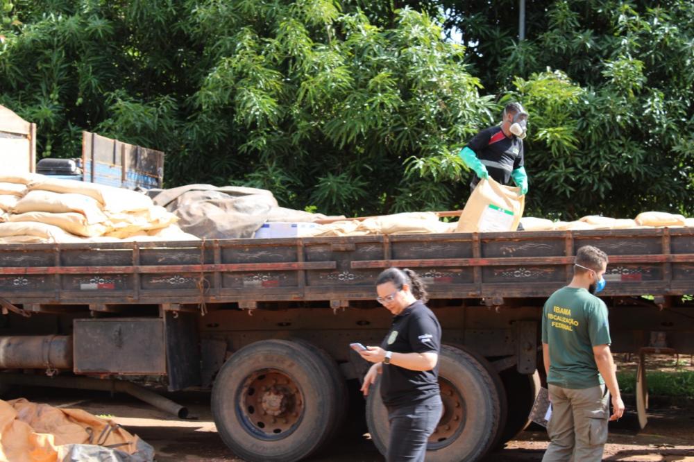 Em Goiás, Polícia Civil do Tocantins escolta e acompanha destruição de carga de agrotóxicos adulterada apreendida em fazendas no interior do Estado 