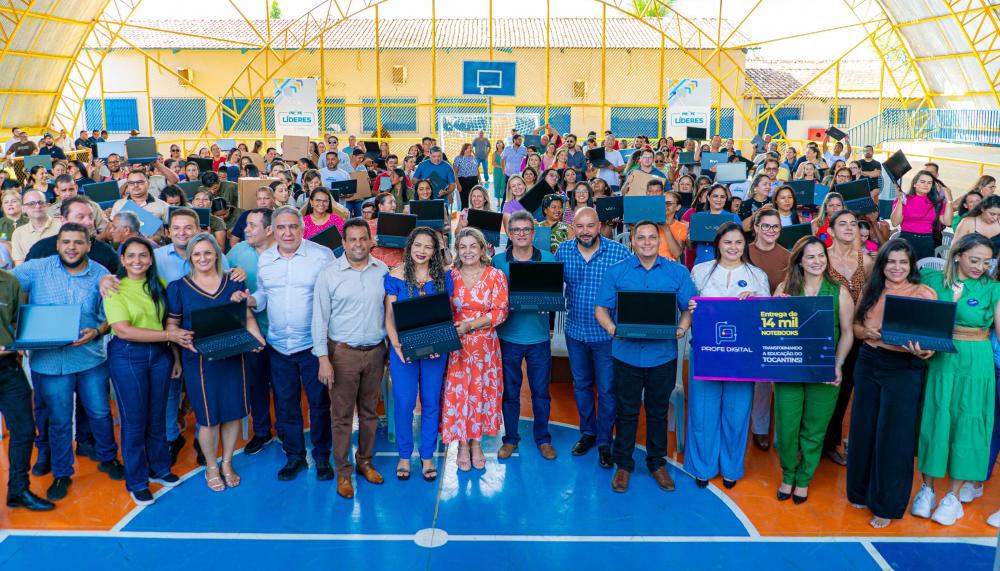 Vice-governador Laurez Moreira participa da entrega de mais de 3 mil computadores para professores das regionais de Pedro Afonso, Guaraí e Colinas do Tocantins 