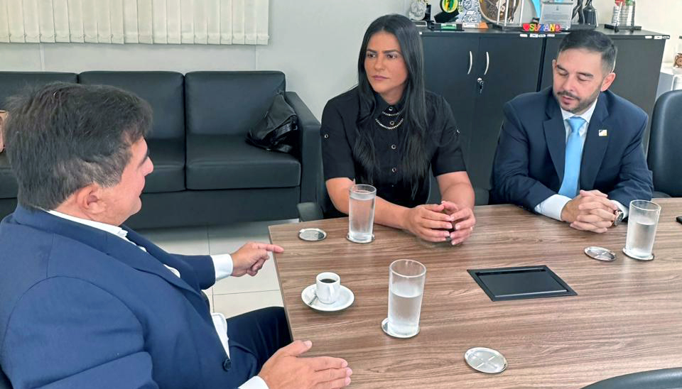 Em Brasília, primeira-dama Karynne Sotero busca apoio para implementar academia para idosos