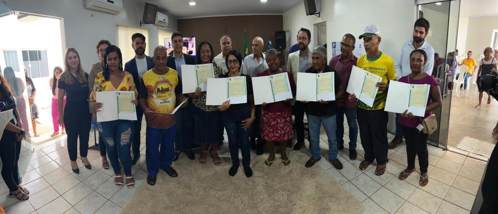 1ª entrega de títulos de regularização fundiária no município de Taipas do Tocantins leva cidadania a 69 famílias