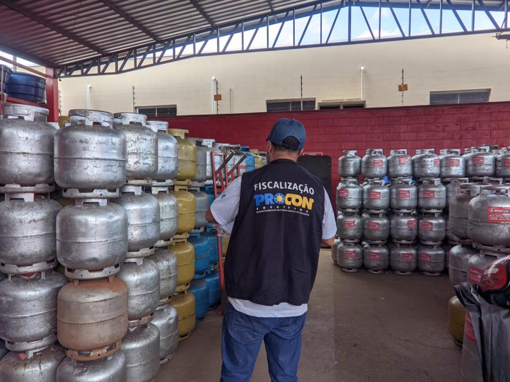 Procon Tocantins realiza pesquisa de preço do gás de cozinha em 154 distribuidoras em 12 cidades do Estado.