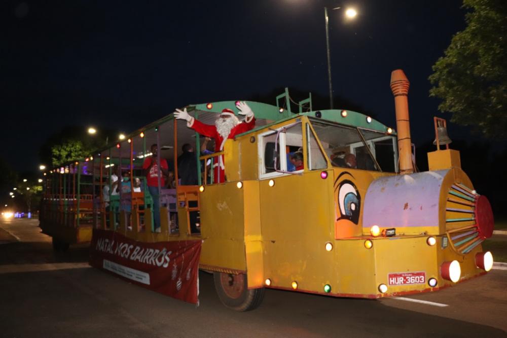 Trenzinho da alegria, chegada do Papai Noel e acender das luzes, movimentam a programação de Natal em Porto Nacional