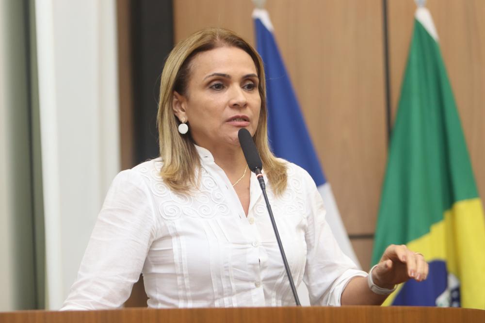 Vereadora Laudecy Coimbra defende deputada Janad Valcari